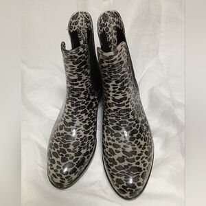 Seven7 Dover Leopard Print Rain Ankle boots Booties Size 8